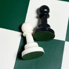 Alternative view of TABLERO DE AJEDREZ ENROLLABLE 50CM X 50CM TUBO IMPORTADO